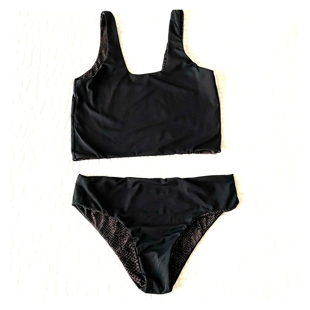 Acacia Aspen top & Atlanta Bottom in Ebony, size L